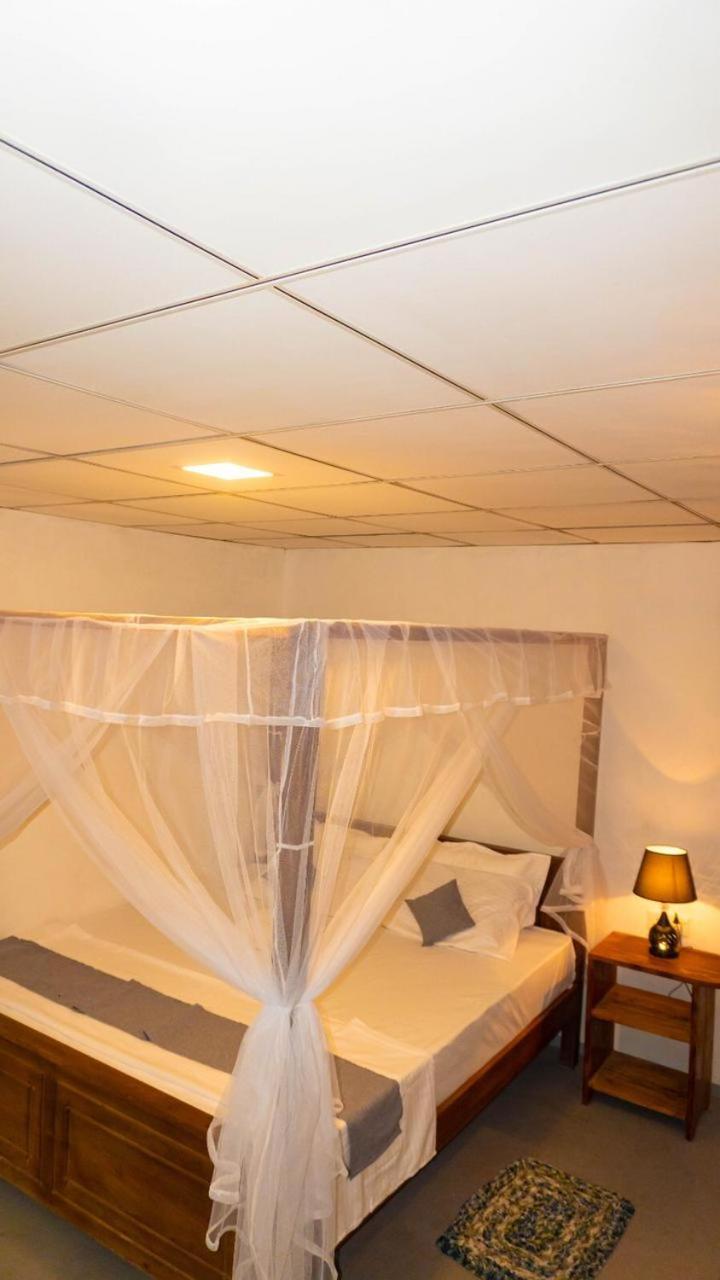 Ostello Surf Resort Ahangama Extérieur photo
