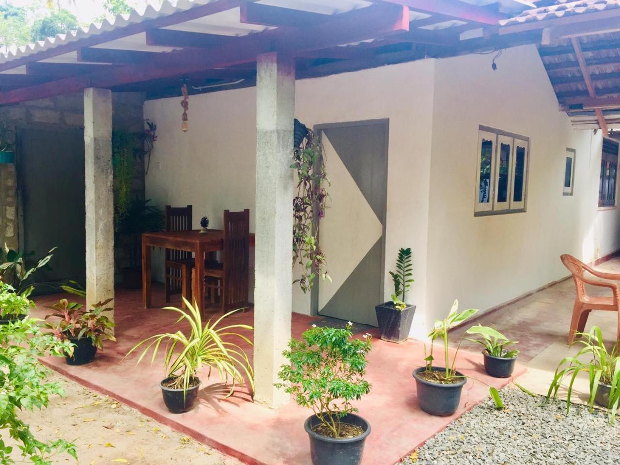Ostello Surf Resort Ahangama Extérieur photo
